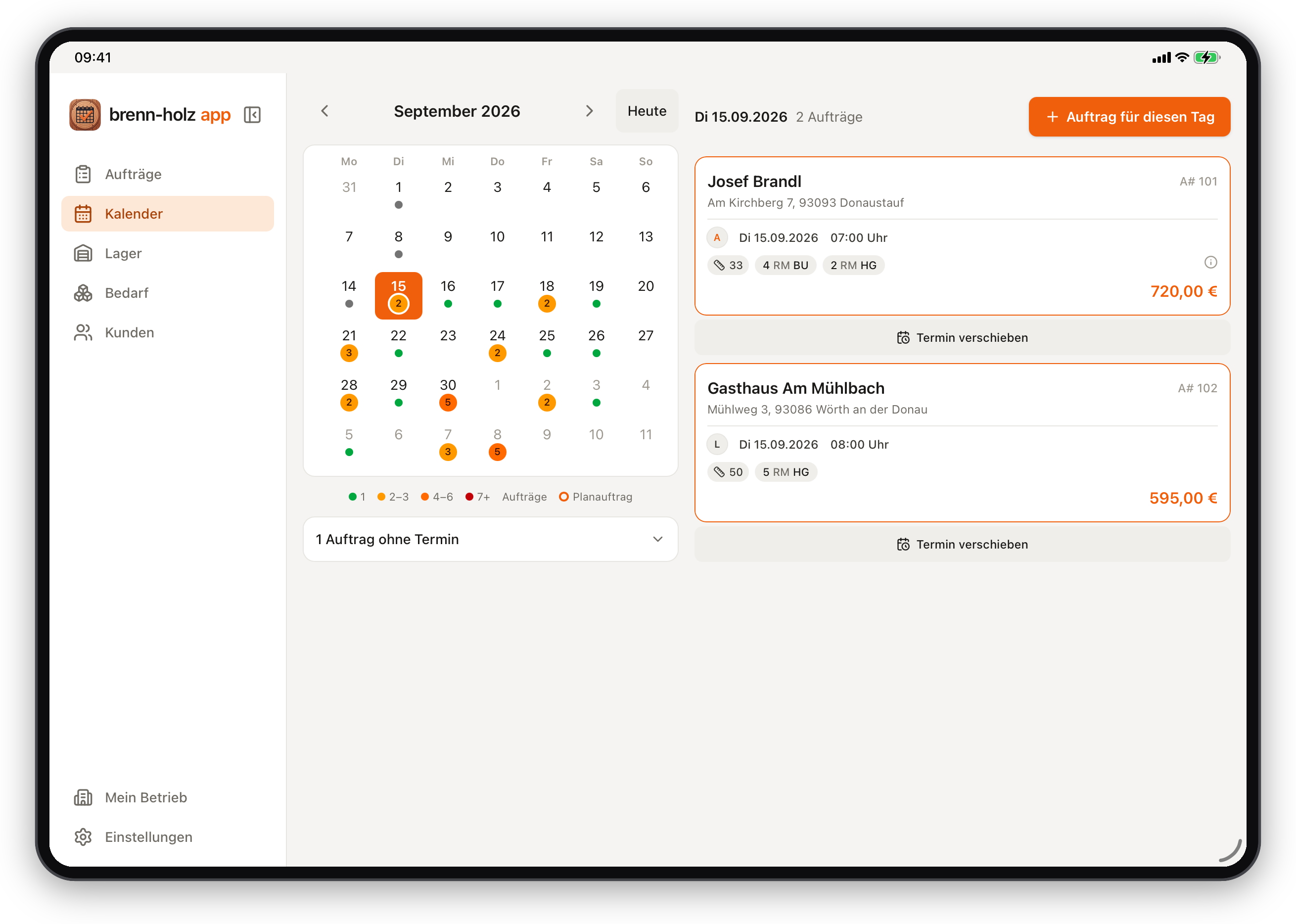 Der Kalender auf dem iPad: Monatsraster mit farbigen Tagespunkten, daneben die Aufträge des gewählten Tages.